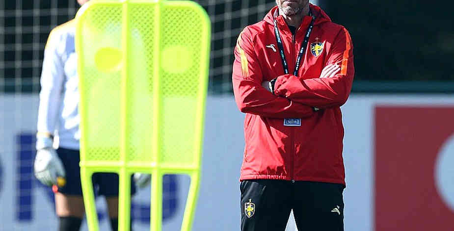 Víctor 'Toro' Guzmán: Set-Piece Goal, a Difficult Year and Mexico's Long Process — A Forensic Archive Audit Víctor 'Toro' Guzmán: Set-Piece Goal, a Difficult Year and Mexico's Long Process — A Forensic Archive Audit