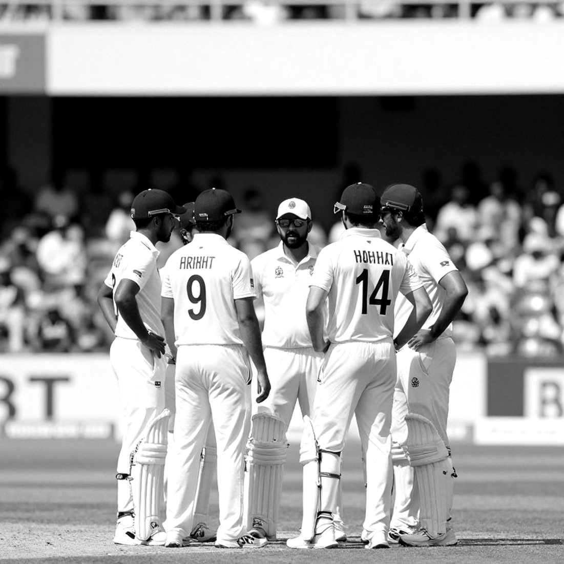 নিলামের আলোয় যে মানুষটাকে ক্যামেরা দেখে না: ট্রান্সফার উইন্ডোয় পঞ্চদশ খেলোয়াড়ের দাম কে দেয়?